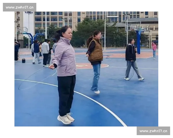 校园拔河激战凝聚力量全校师生共筑团结奋进集体荣光时刻精彩瞬间